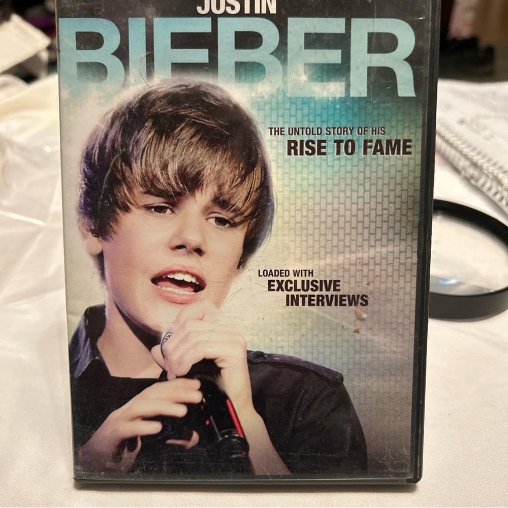 Justin Bieber untold story his rise to fame DVD movie - Picture 3 of 6
